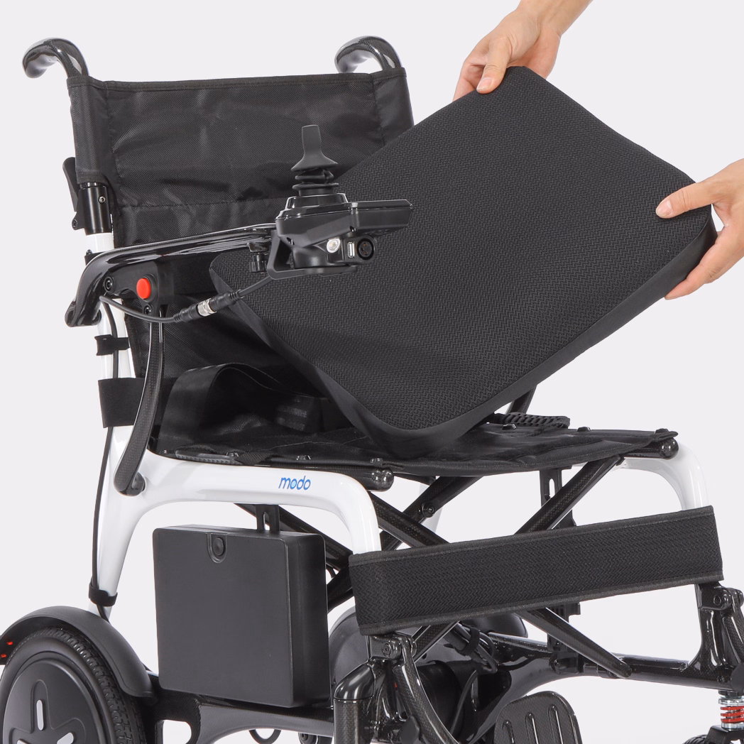 <h3>All-Day Comfort</h3>2″ contoured pincore seat cushion enhances comfort and air circulation.